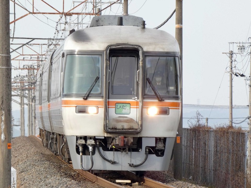 ３月のダイヤ改正で特急「ひだ」での定期運行終了後、４月に臨時列車として再び飛騨路を走ることが分かったキハ８５系