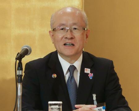 　関西経済同友会の代表幹事に選任され、記者会見する日本生命保険副社長の三笠裕司氏＝１５日午後、大阪市