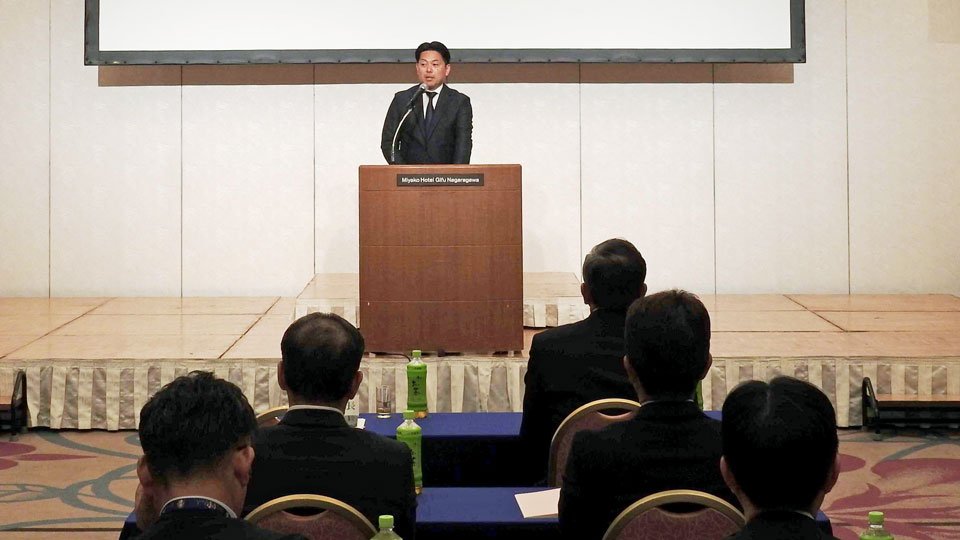 合同総会であいさつする柴橋正直市長＝岐阜市長良福光、都ホテル岐阜長良川