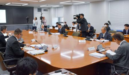 　金沢市で開かれた、石川県防災会議の震災対策部会＝７日午後