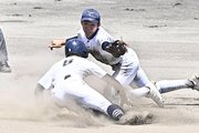 大垣日大×帝京大可児＝６回表、大垣日大高川が盗塁試みるもアウト＝長良川