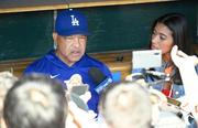 　タイガース戦前に取材に応じるドジャースのロバーツ監督＝デトロイト（共同）