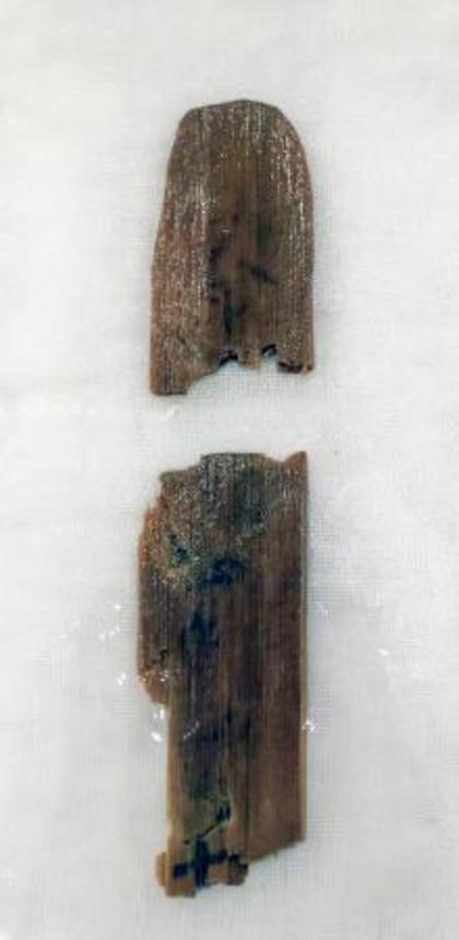 　奈良市の平城京跡の井戸の遺構から出土した木簡の裏面