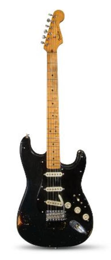 　落札されたデビッド・ギルモアさんが愛用したギター（クリスティーズ提供・共同）