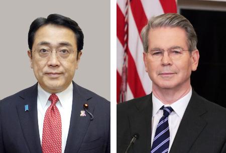 　赤沢経済再生相（左）、ベセント米財務長官（ゲッティ＝共同）