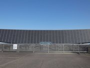 社名ロゴが外されたソーラーアーク。正面玄関前から＝岐阜県安八郡安八町大森（２０２３年１月１７日撮影）