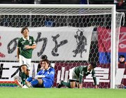 ＦＣ岐阜×奈良＝後半３９分、３点目を失い、悔しい表情を見せるＦＣ岐阜の選手たち＝長良川競技場