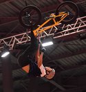 男子パーク決勝でトリックを決める小沢楓＝愛知県国際展示場（撮影・山田雄大）