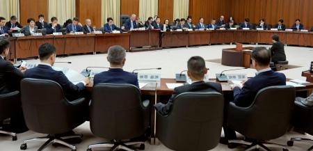 　今国会で２回目の討議を実施した衆院憲法審査会＝１６日午前、国会