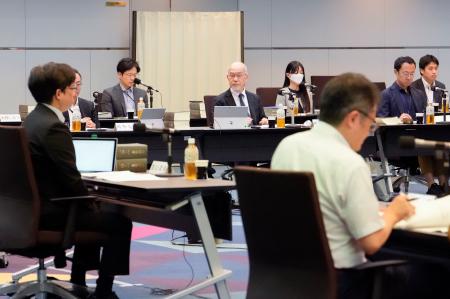 　遺言の見直しについて開かれた法制審の部会。中間試案をまとめ、パソコンやスマートフォンで作成できる「デジタル遺言」創設の複数案を提示した＝１５日午後、法務省