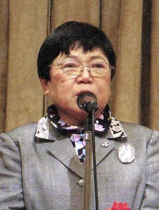 　岩本絹子被告