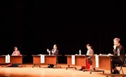 恵那の山城の魅力について熱く語るパネリストの中井均さん（左から２人目）、萩原さちこさん（同３人目）、クリス・グレンさん（右）＝２２日午後、恵那市長島町、恵那文化センター