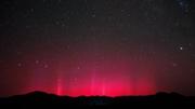 　低緯度で見られる赤いオーロラ＝北海道遠軽町（中山智博氏提供）