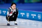 　スピードスケート女子５００メートルのレースを終え、しゃがみ込む吉田雪乃。１３位だった＝１５日、イタリア・ミラノ（共同）