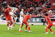 　名古屋―浦和　延長後半、ヘディングで決勝ゴールを決める浦和・南野（左から２人目）＝豊田