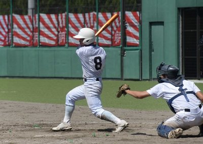 帝京大可児×中津川工＝５回裏帝京大可児２死二、三塁、中前に２点適時打を放つ川瀬＝河上薬品