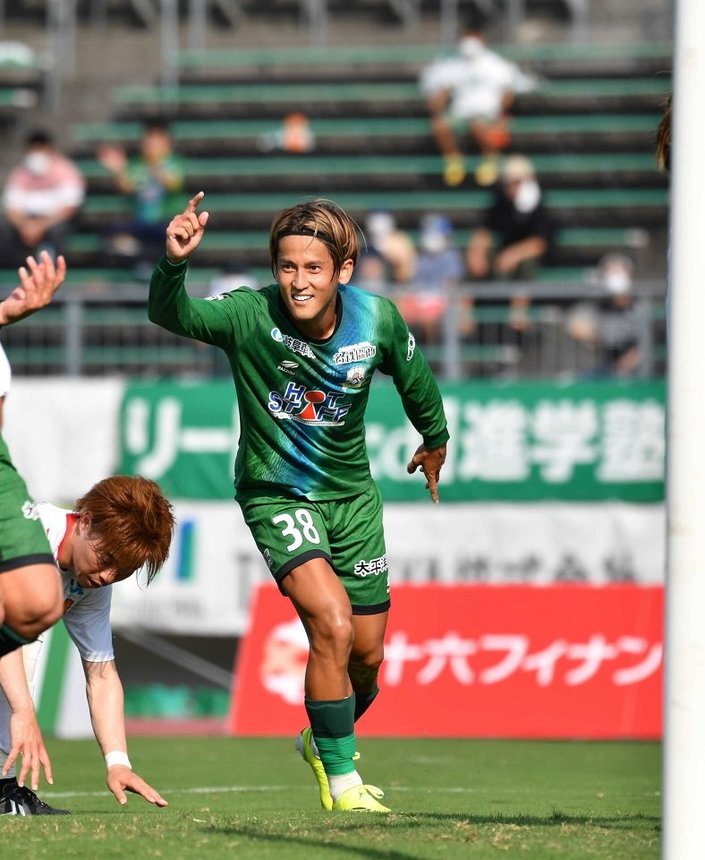 ＦＣ岐阜×福島＝前半４１分、先制ゴールを決めたＦＣ岐阜のＦＷ藤岡＝長良川競技場