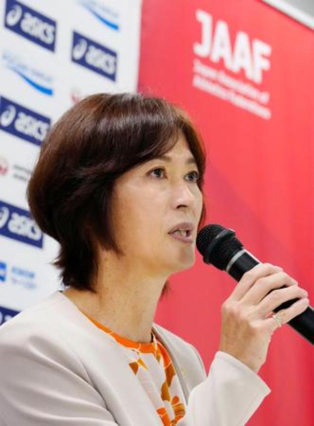 　記者会見する日本陸上競技連盟の有森裕子新会長＝２５日、東京都内