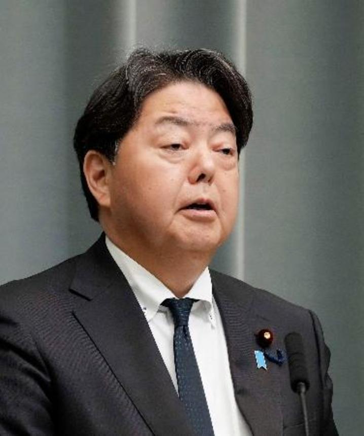 　記者会見する林官房長官＝２４日午前、首相官邸