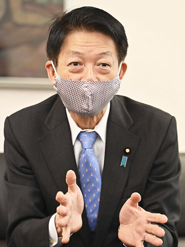 コロナ収束に向けた取り組みなど新年の抱負を述べる武藤容治衆院議員＝岐阜新聞本社