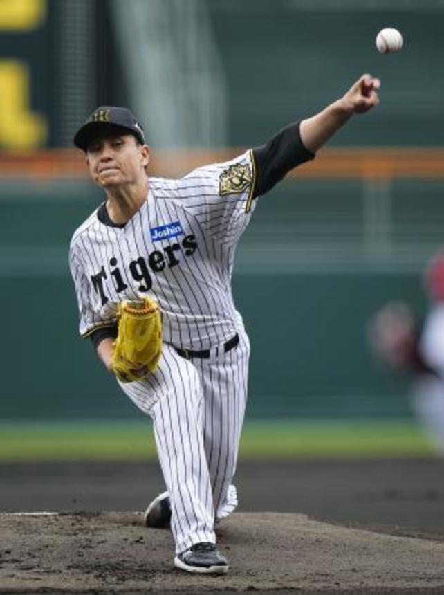 　８回途中２失点で今季初勝利を挙げた阪神・大竹＝甲子園