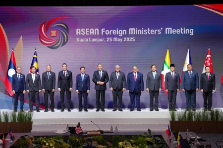 　５月の東南アジア諸国連合（ＡＳＥＡＮ）外相会議に出席した外相ら＝マレーシア・クアラルンプール（ＡＰ＝共同）