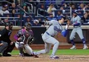 　メッツ戦の５回、空振り三振に倒れるドジャース・大谷＝ニューヨーク（共同）