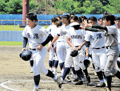大垣南×東濃・恵那南・山県・羽島＝試合終了後に悔しさをにじませる連合チームの選手＝中津川夜明け前