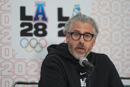 　ロサンゼルス市内で記者会見する２０２８年ロサンゼルス五輪・パラリンピック組織委員会のワッサーマン会長＝５日（ＡＰ＝共同）