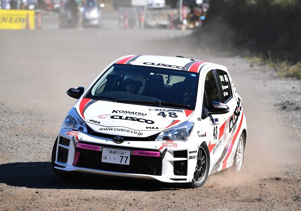 ＪＮ６クラスで優勝した兼松由奈選手、保井隆宏選手組＝高山市久々野町、ひだ舟山スノーリゾートアルコピア