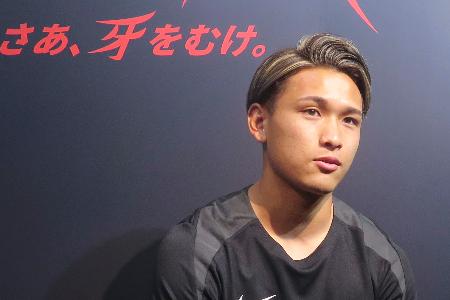 　取材に応じるサッカーのトルコ１部リーグ、ギョズテペの松木玖生＝１１日、東京都内