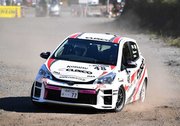 ＪＮ６クラスで優勝した兼松由奈選手、保井隆宏選手組＝高山市久々野町、ひだ舟山スノーリゾートアルコピア