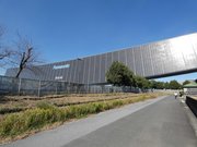 迫力のある、在りし日のソーラーアーク＝岐阜県安八郡安八町大森（２０２２年１１月８日撮影）