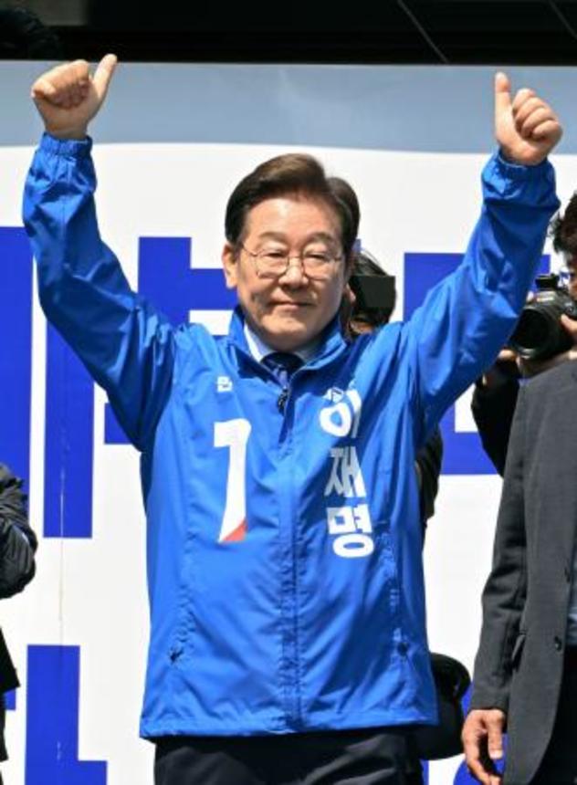 　ソウル中心部で韓国大統領選の第一声を上げる最大野党「共に民主党」の李在明前代表＝１２日（共同）