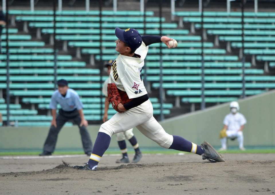 池田×市岐阜商＝力投する市岐阜商の森＝長良川