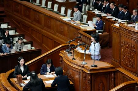 　衆院本会議で趣旨説明する片山財務相＝２０日午後