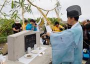 　大山の夏山開きで、安全を祈願し行われた「山頂祭」＝８日午前、鳥取県大山町