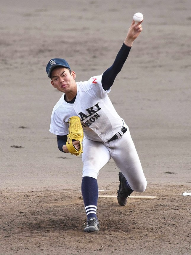 大垣日大×市岐阜商＝３番手で登板し、４回無失点と好投した大垣日大の三松＝長良川