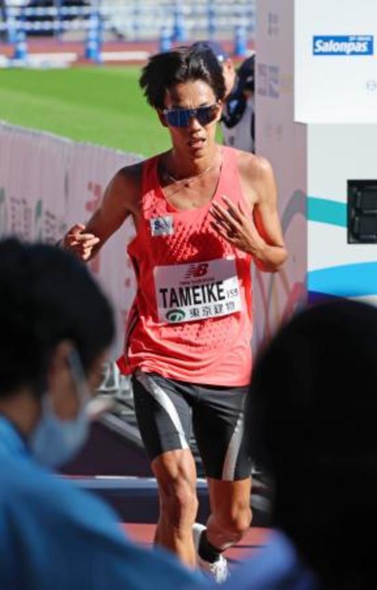 　東京レガシーハーフマラソン男子で、日本勢トップの５位でゴールした溜池一太＝ＭＵＦＧスタジアム