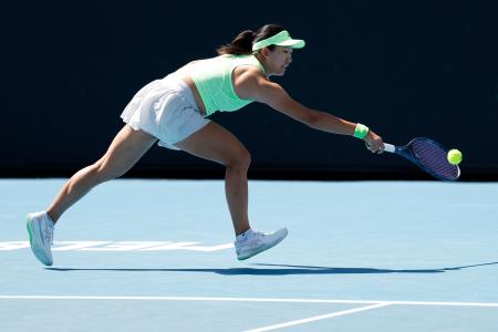 　２回戦で敗退した内島萌夏＝２２日（ゲッティ＝共同）