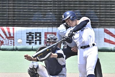 大垣日大×帝京大可児＝10回表、大垣日大は西河の適時打で１点を追加＝長良川