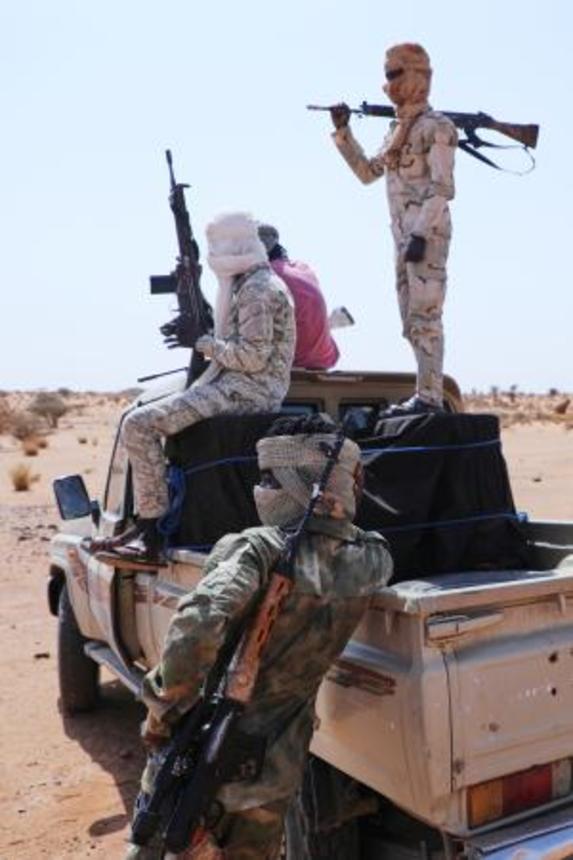 　ＲＳＦから離反した戦闘員＝８月、スーダン首都ハルツーム近郊（ＡＰ＝共同）