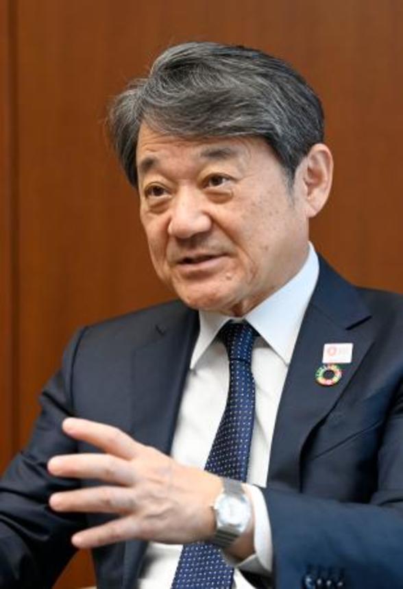 　インタビューに答える日本生命保険の朝日智司社長