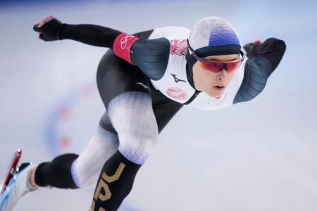 　女子５００メートル　滑走する山田梨央＝ミラノ（共同）