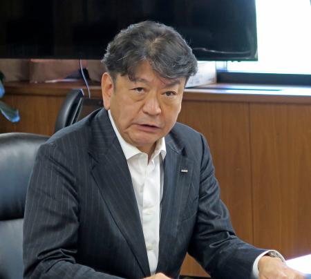 　福島第１原発の廃炉に向けた取り組みを国に報告する、東電ＨＤの小早川智明社長＝５日午後、経産省