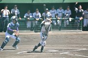 天理×中京＝１回表中京無死、田口が中前打を放つ＝明石トーカロ球場
