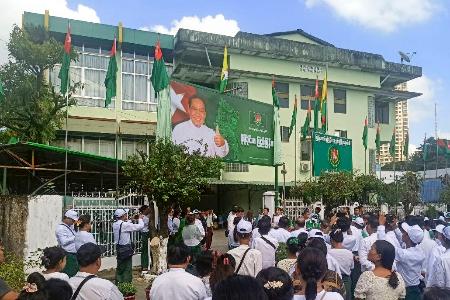 　２８日、ミャンマー最大都市ヤンゴンに開設された連邦団結発展党（ＵＳＤＰ）の選挙事務所（共同）