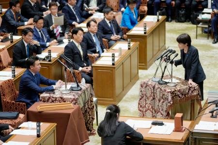 　衆院予算委で答弁する高市首相＝２日午前