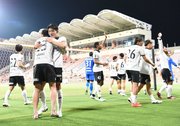 サッカー天皇杯２回戦で、Ｊ２・清水に２―１で競り勝ち、喜ぶＦＣ岐阜の選手たち＝７日午後９時３８分、静岡県静岡市清水区、ＩＡＩスタジアム日本平