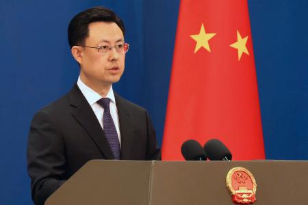 　記者会見する中国外務省の郭嘉昆副報道局長＝１５日、北京（共同）